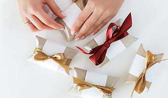 Transformez les rouleaux de papier toilette en boîtes à cadeaux